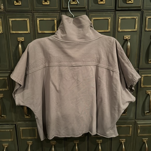 Basic threads Cropped Top - Picture 5 of 5